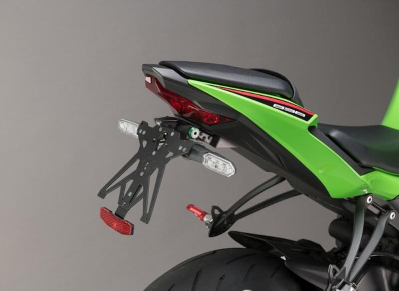 Kit Porta Targa Regolabile per Kawasaki NeroB1